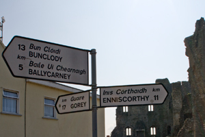 Ferns-Castle-roadsign