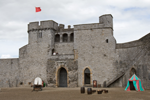 King-Johns-castle-ireland-courtyard