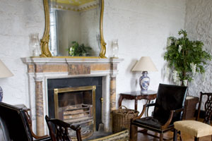 Knappogue-Castle-interior-drawing-room